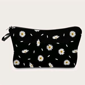 ✨3 FOR $28✨🆕🌼DAISY MAKE-UP BAG🌼